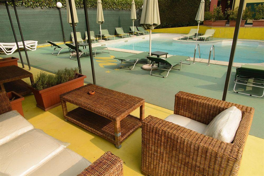 Hotel Motel Residence S Front Bagian luar foto