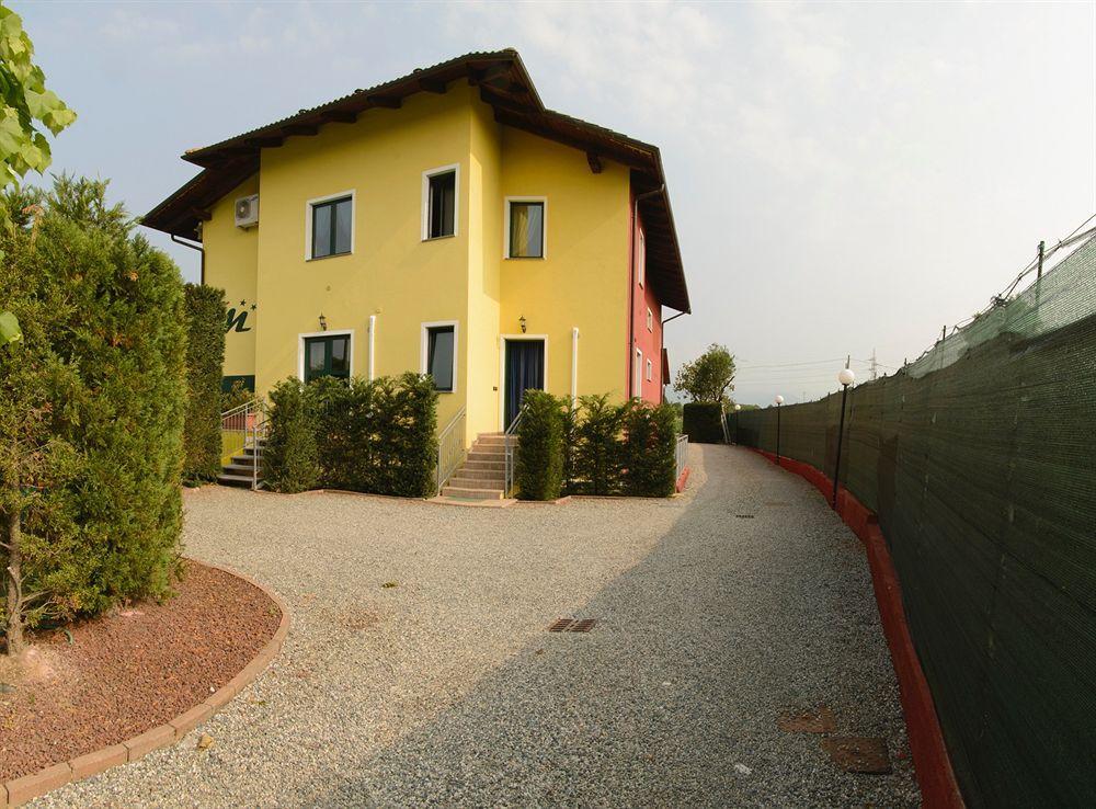 Hotel Motel Residence S Front Bagian luar foto